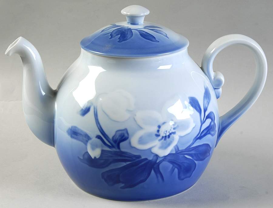 Christmas Rose Teapot & Lid by Bing & Grondahl-1
