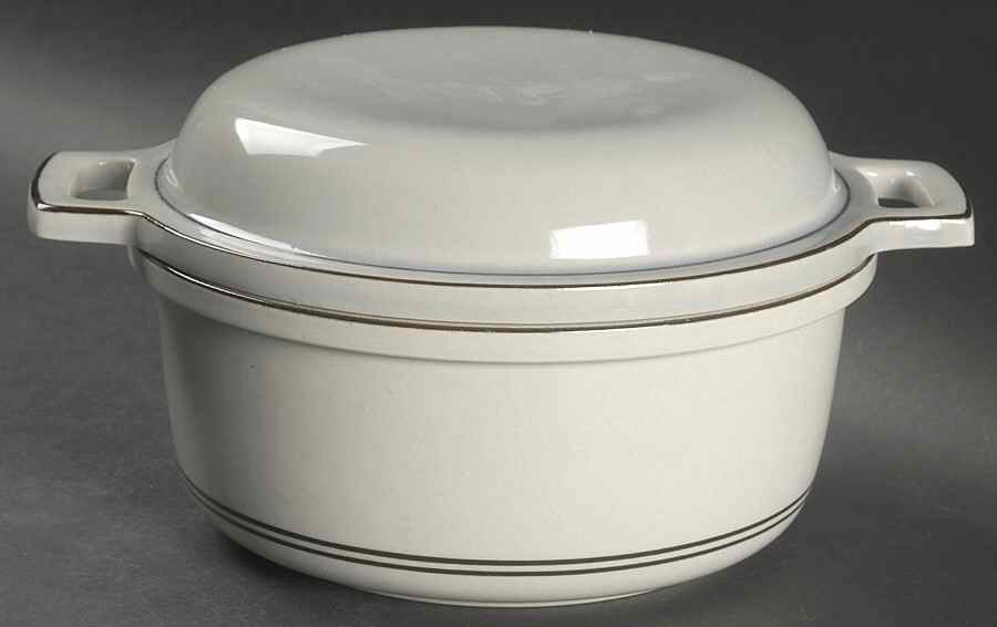 Columbia 1.5 Qt Round Covered Casserole by Bing & Grondahl-1