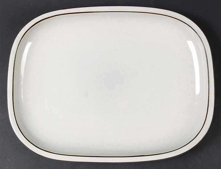Columbia 12" Oval Serving Platter by Bing & Grondahl-1