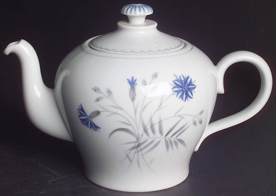 Cornflower Teapot & Lid by Bing & Grondahl-1