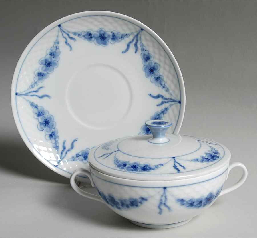 Empire Blue and White Cream Soup Bowl & Saucer Set with Lid by Bing & Grondahl-1