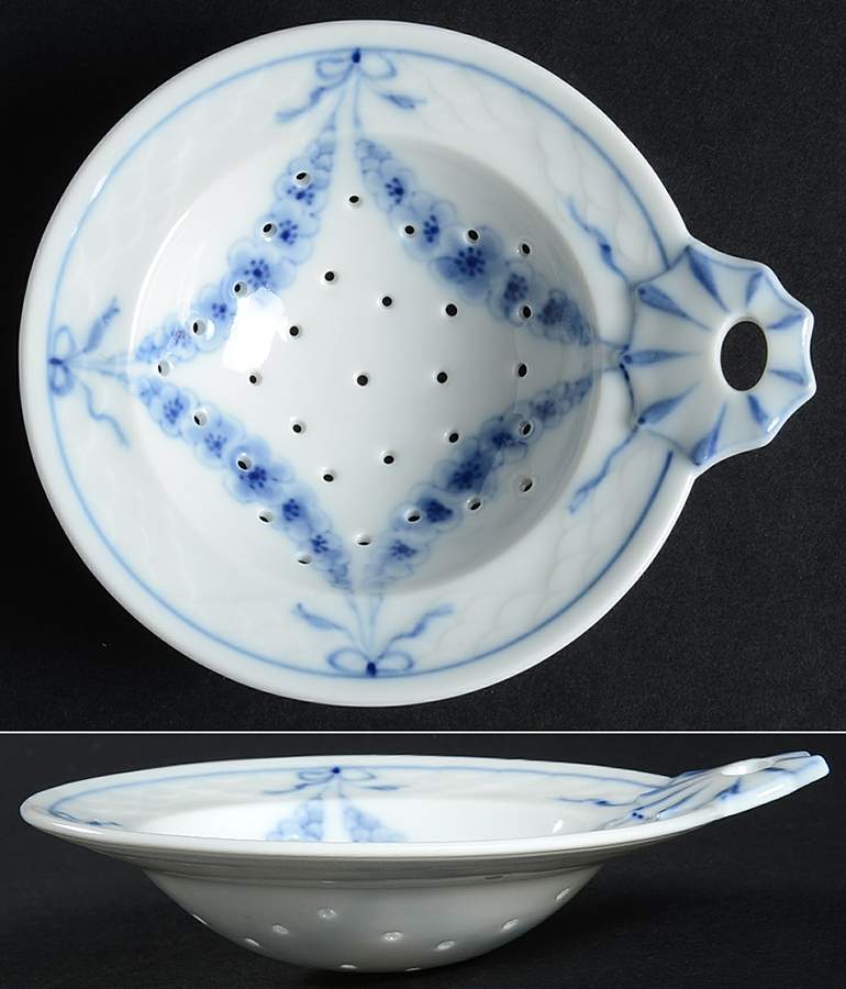 Empire Blue and White Tea Strainer No Bowl by Bing & Grondahl-1