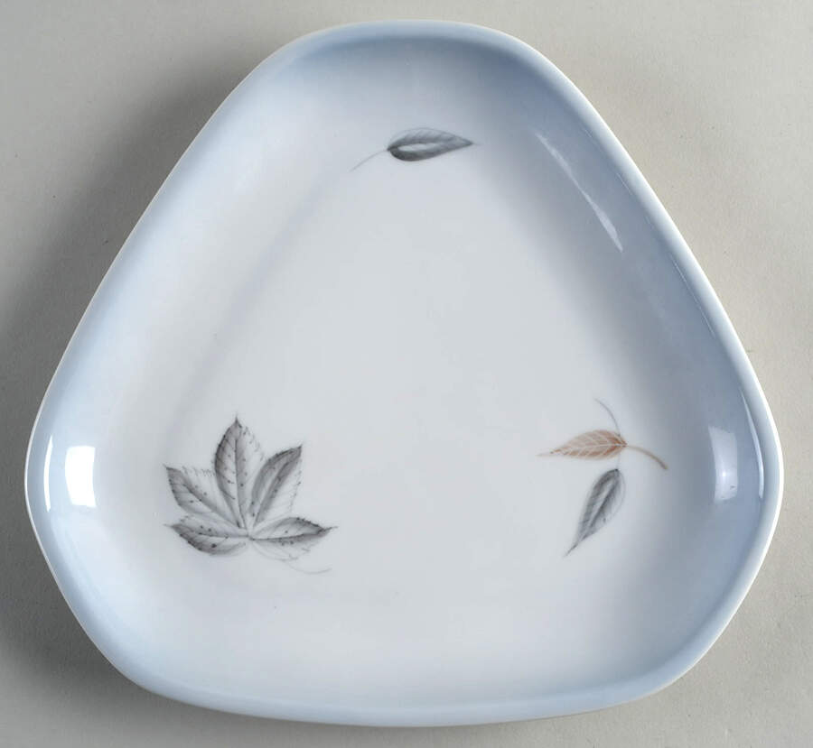 Falling Leaves Cake Plate by Bing & Grondahl-1