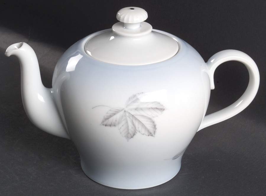 Falling Leaves Teapot & Lid by Bing & Grondahl-1