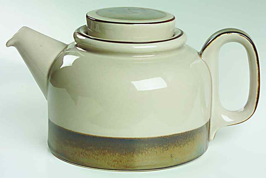 Peru Teapot & Lid by Bing & Grondahl-1