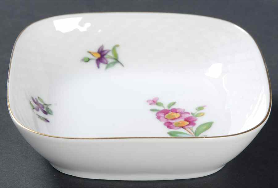 Saxon Flower (White Background) 4" Ashtray by Bing & Grondahl-1