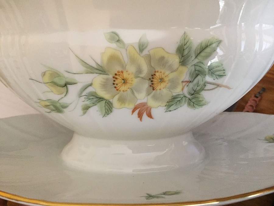 Scotch Rose II Gravy Boat with Attached Underplate by Bing & Grondahl-1