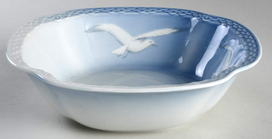 Seagull 9" Salad/Serving Bowl No Gold Trim by Bing & Grondahl-1