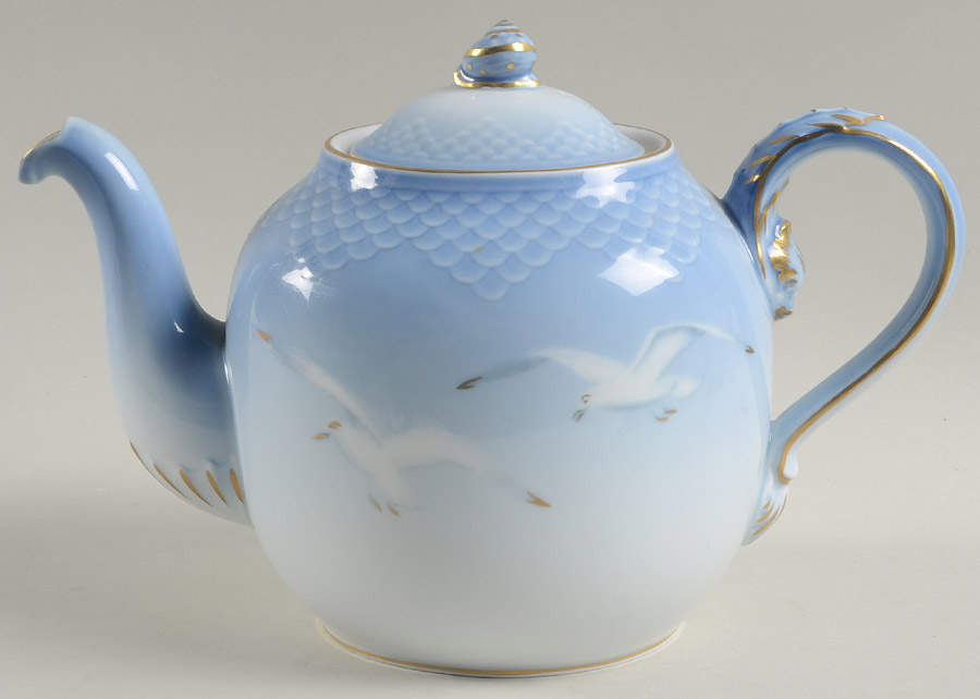 Seagull Teapot & Lid by Bing & Grondahl-1