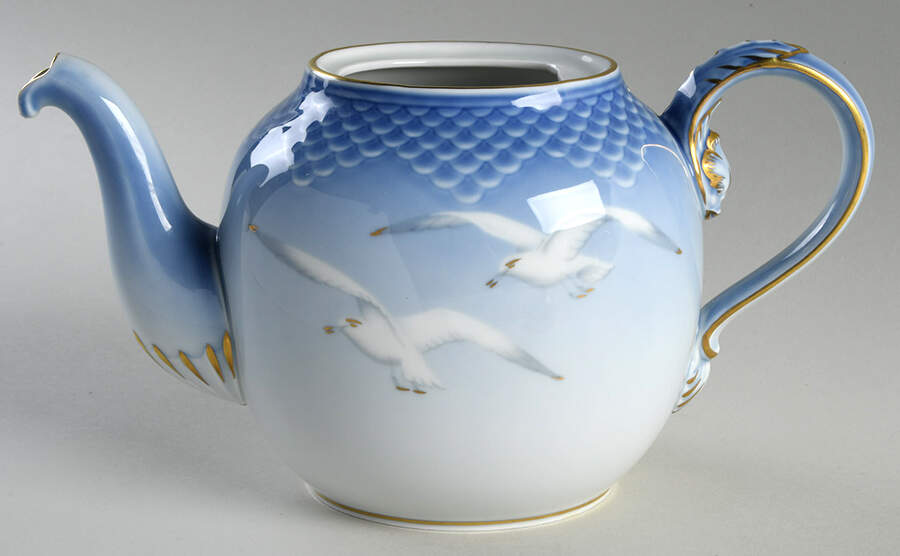 Seagull Teapot No Lid by Bing & Grondahl-1