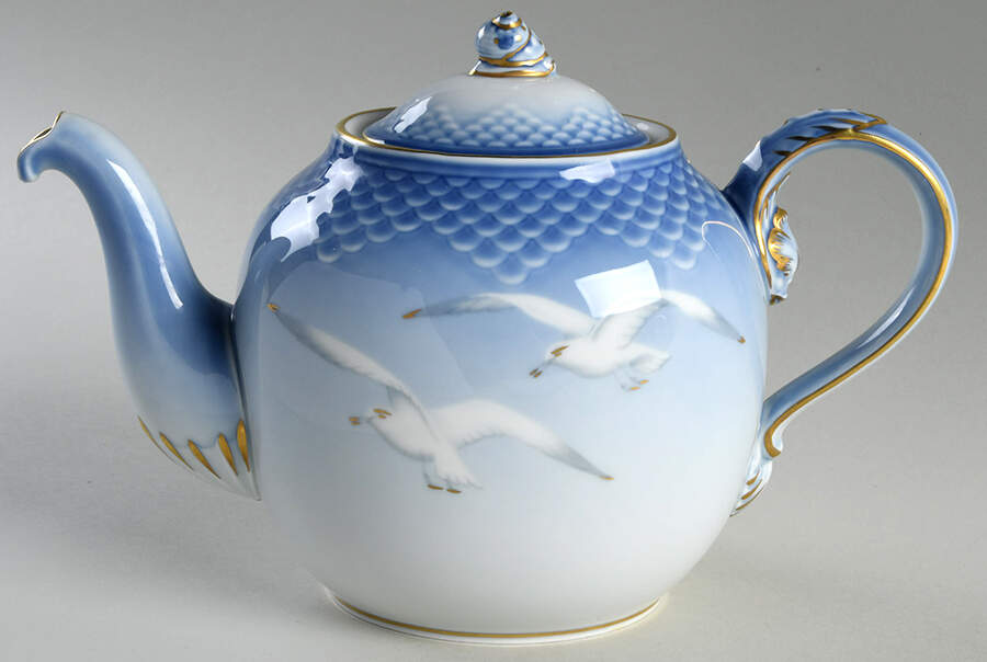 Seagull Teapot & Lid by Bing & Grondahl-1