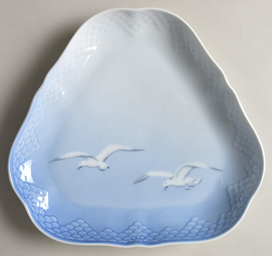 Seagull Triangular Cake Plate No Gold Trim by Bing & Grondahl-1