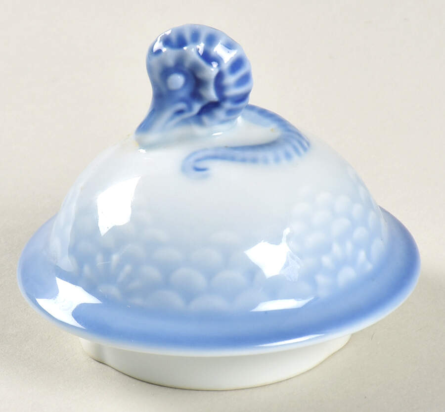 Seagull Lid for Small Coffee Pot w/No Gold Trim by Bing & Grondahl-1