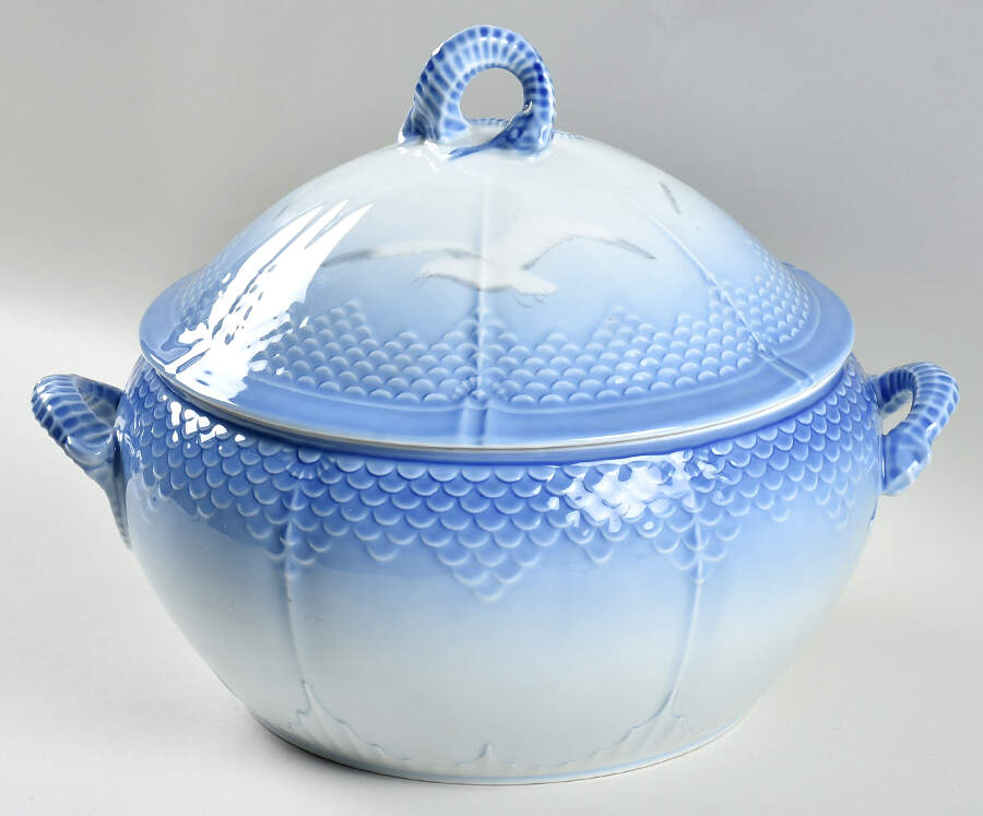 Seagull Tureen & Lid W/No Gold by Bing & Grondahl-1