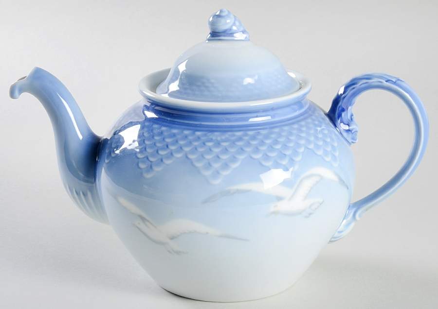 Seagull Teapot & Lid by Bing & Grondahl-1