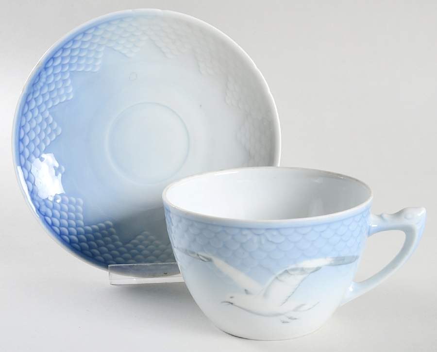Seagull Oversized Cup & Saucer Set No Gold by Bing & Grondahl-1