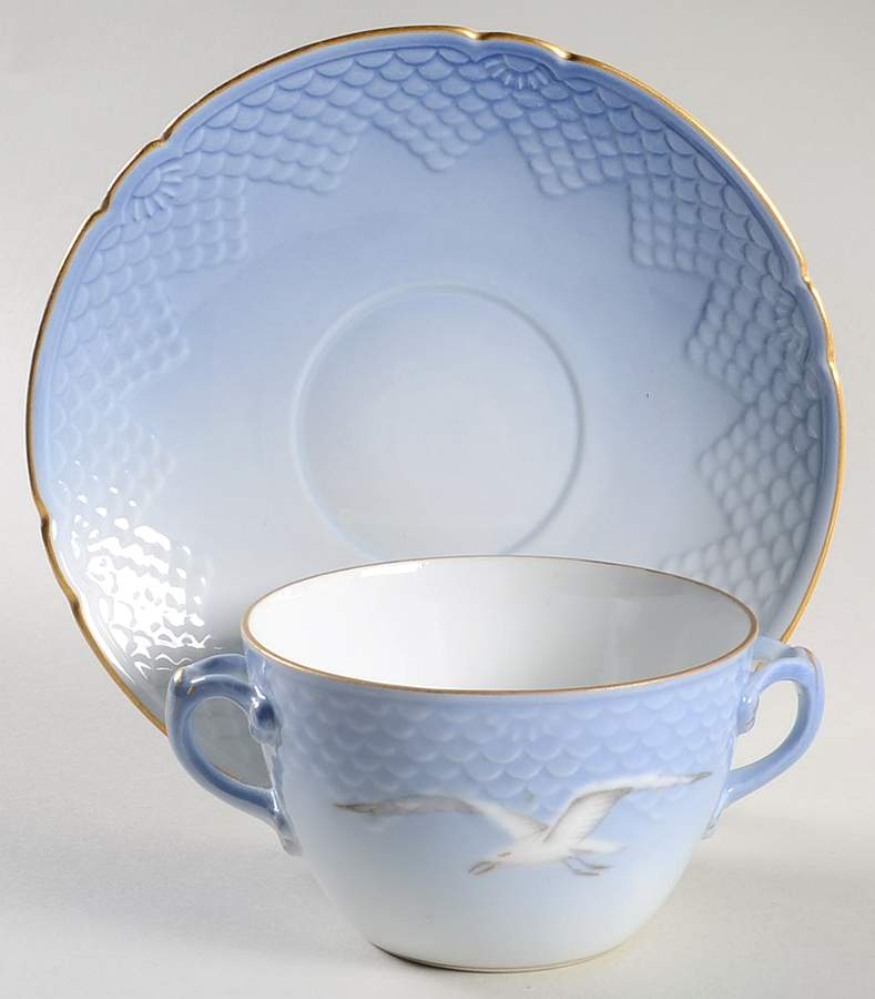 Seagull Flat Bouillon Cup and Saucer with Lid by Bing & Grondahl-1