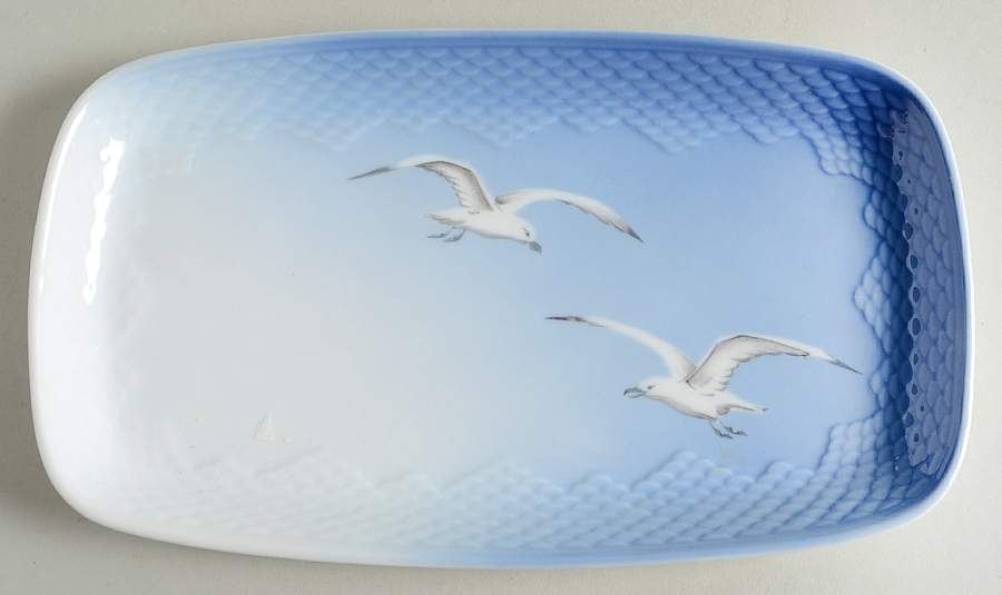 Seagull 11" Sandwich Tray No Gold by Bing & Grondahl-1