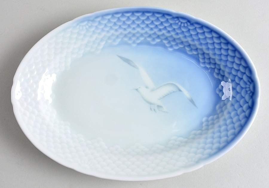Seagull 11" Oval Serving Platter without Gold Trim by Bing & Grondahl-1