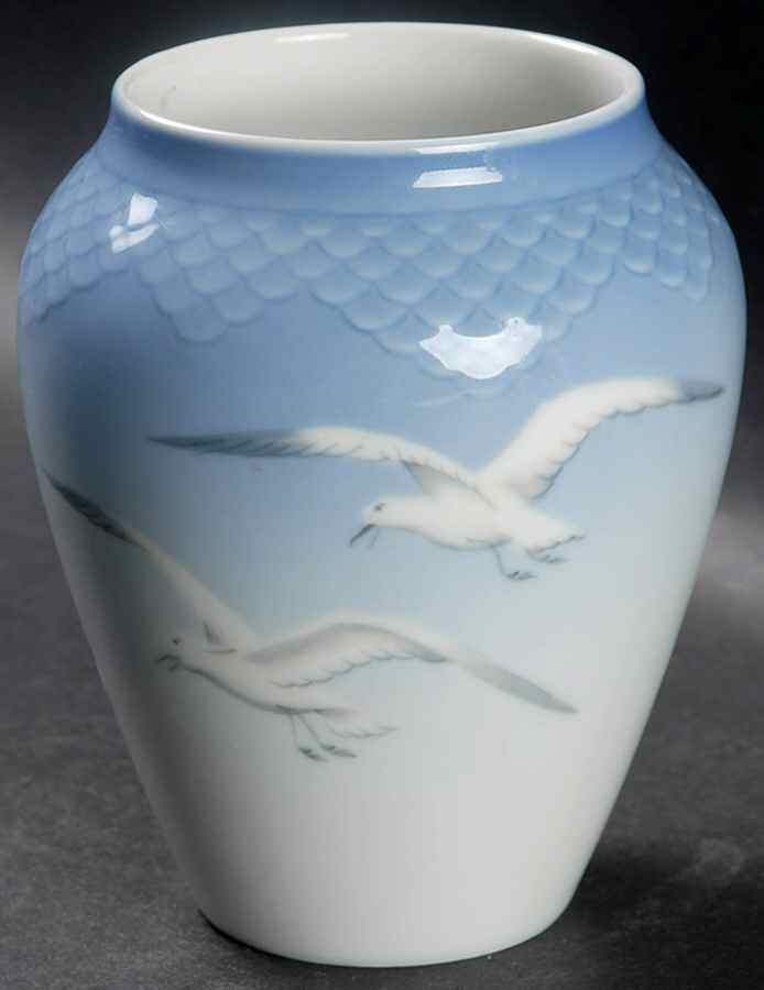 Seagull 5" Bulbous Vase-No Gold by Bing & Grondahl-1