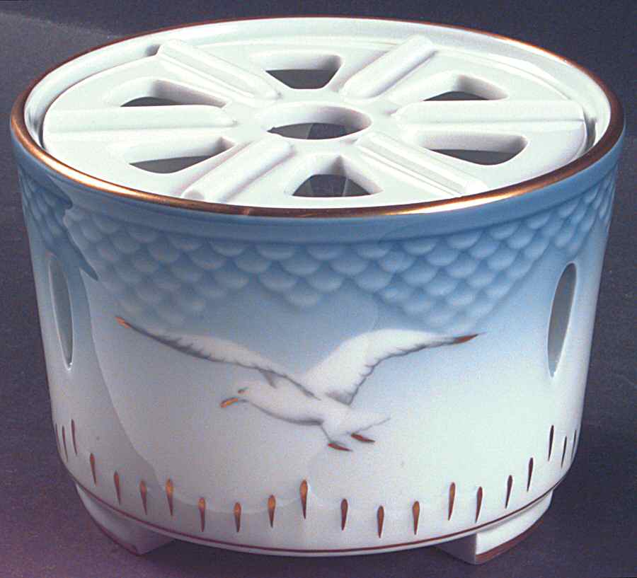 Seagull 2 Piece Warmer Stand by Bing & Grondahl-1