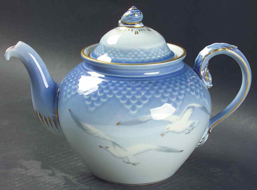 Seagull Teapot & Lid by Bing & Grondahl-1
