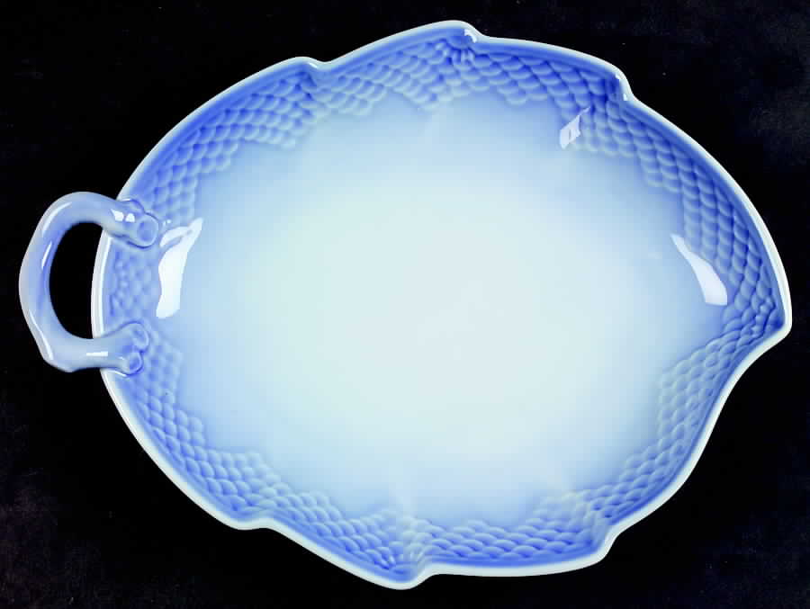 Sea Shell 9" Leaf Dish by Bing & Grondahl-1