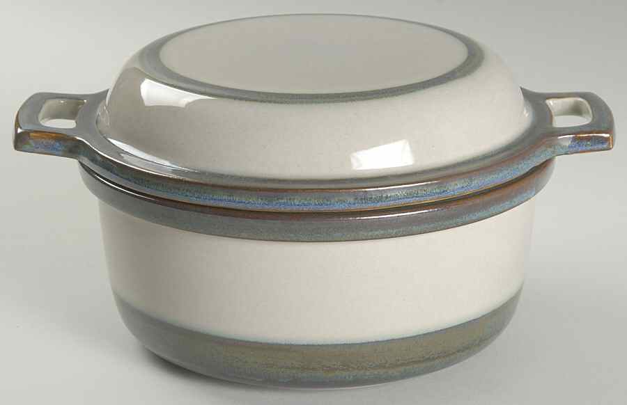 Tema 1.5 Qt Round Covered Casserole by Bing & Grondahl-1