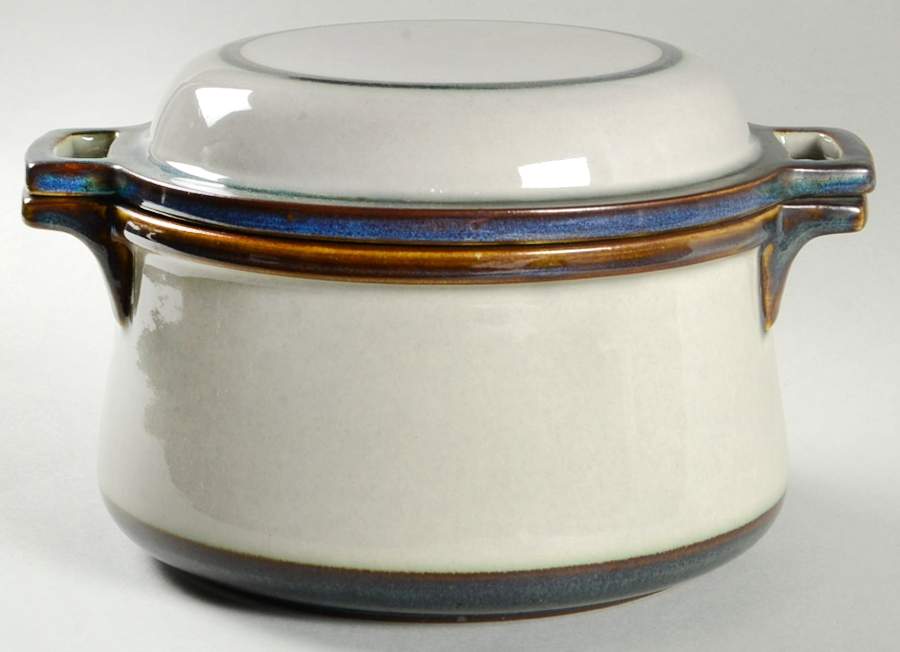 Tema 2 Qt Round Covered Casserole by Bing & Grondahl-1