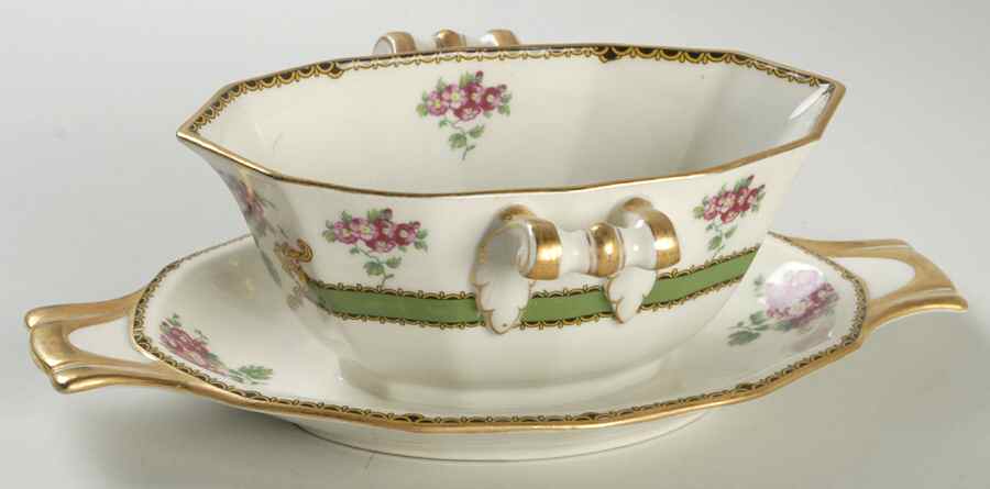 Alberto Gravy Boat with Attached Underplate by Black Knight-1
