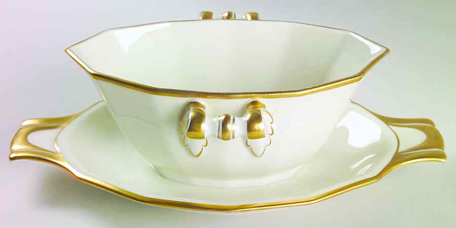 BLK13 Gravy Boat with Attached Underplate by Black Knight-1
