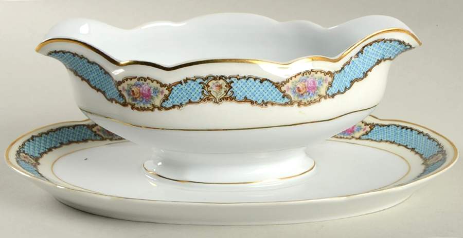 BLK17 Gravy Boat with Attached Underplate by Black Knight-1