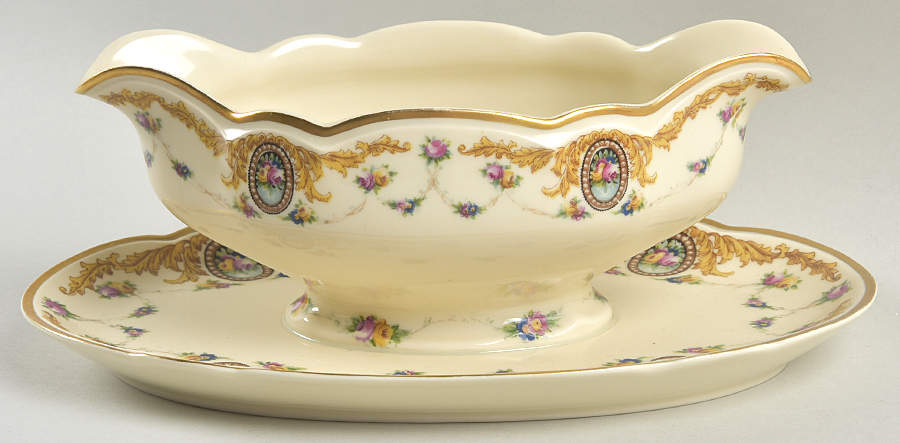 BLK18 Gravy Boat with Attached Underplate by Black Knight-1