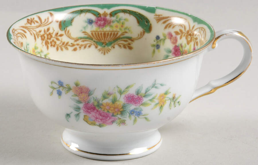 Carmina Footed Cup by Black Knight-1