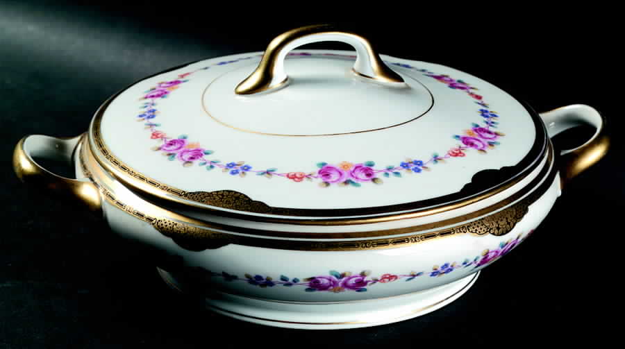 Enid Round Covered Vegetable by Black Knight-1