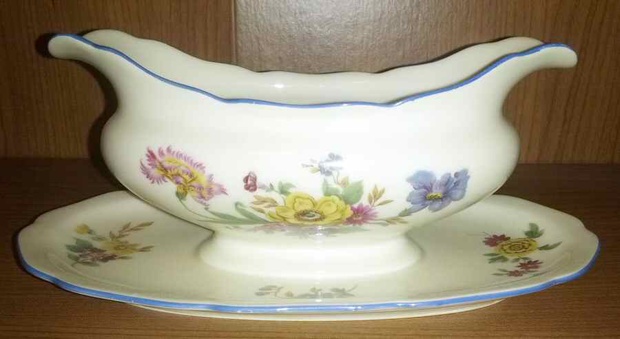 Firenze Gravy Boat with Attached Underplate by Black Knight-1