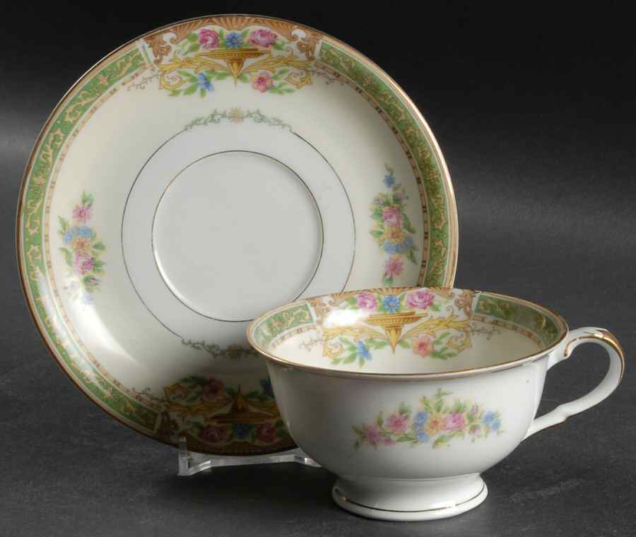 Gloria (Smooth) Footed Cup & Saucer Set by Black Knight-1