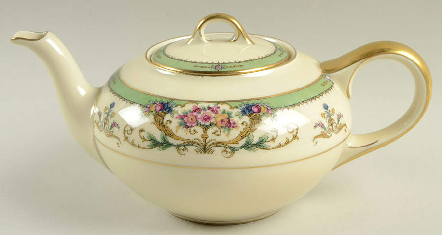 Hathaway Teapot & Lid by Black Knight-1
