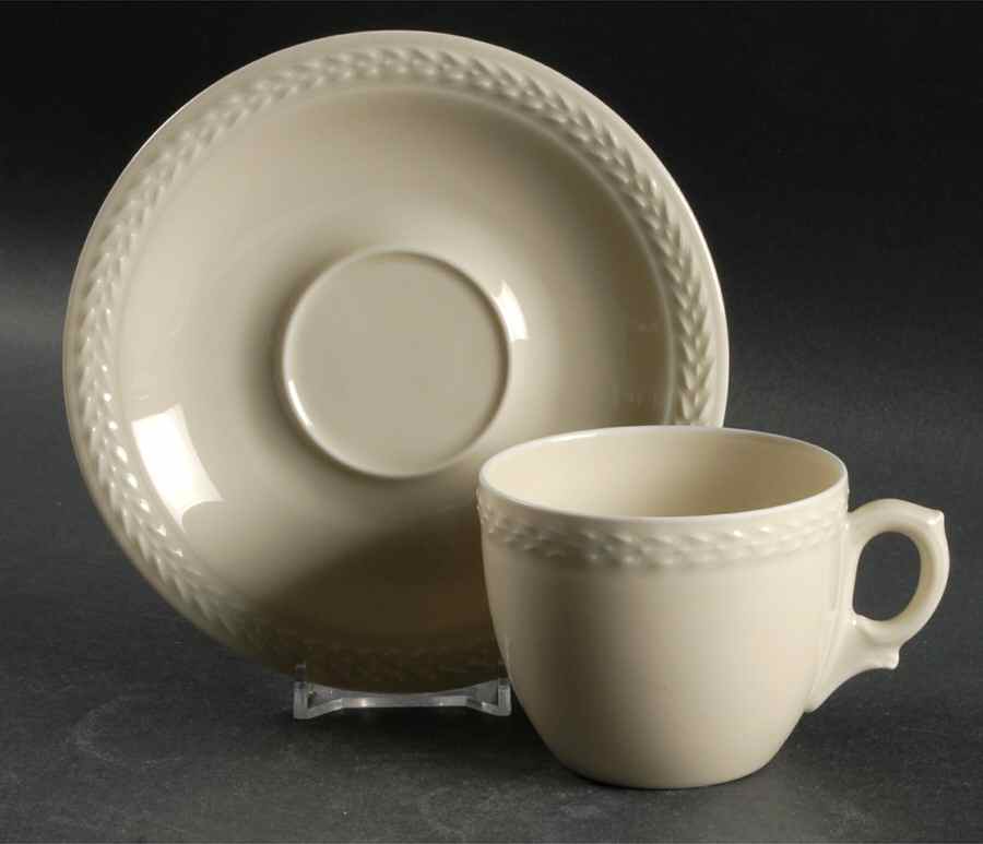 Laurel Flat Cup & Saucer Set by Black Knight-1