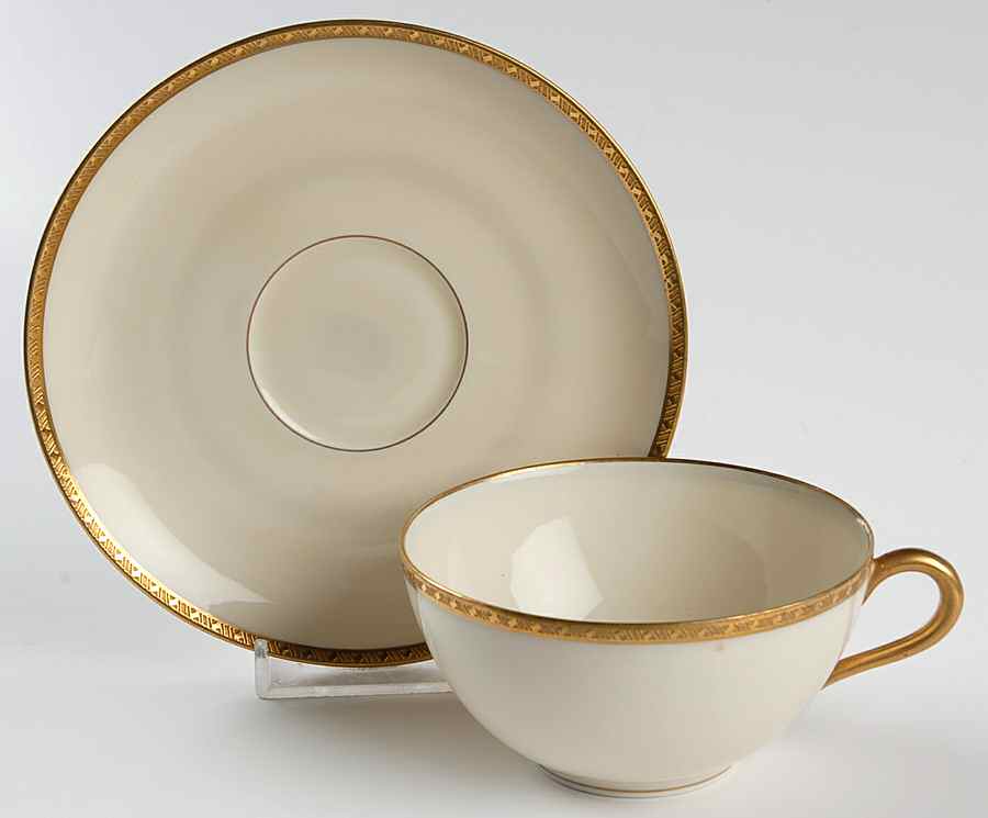 Mignon Flat Cup & Saucer Set by Black Knight-1