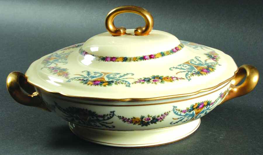 Rechere Round Covered Vegetable by Black Knight-1