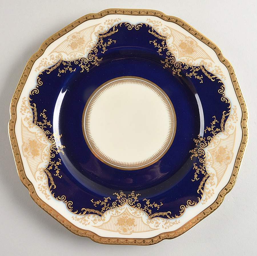 Regina Dinner Plate by Black Knight-1