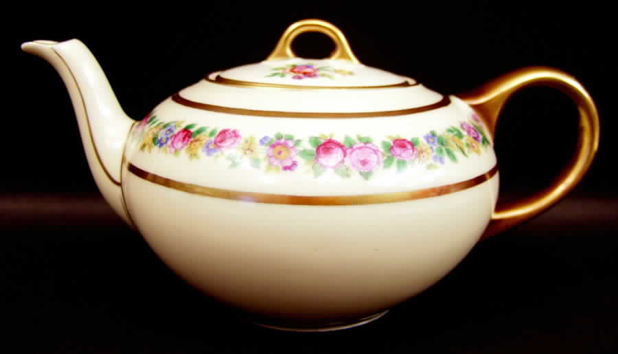 Rosemarie Teapot & Lid by Black Knight-1