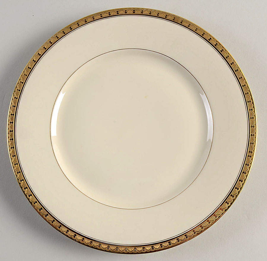 Trianon Luncheon Plate by Black Knight-1