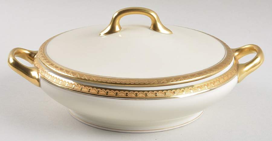 Trianon Round Covered Vegetable by Black Knight-1