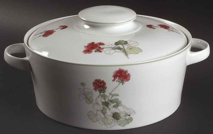 Geranium 3 Quart Round Covered Casserole by Block-1