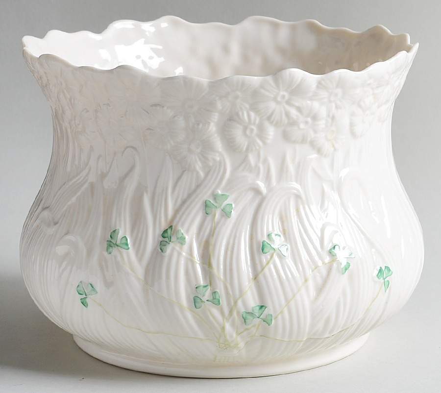 Daisy (Giftware) Medium Planter by Belleek Pottery (Ireland)-1