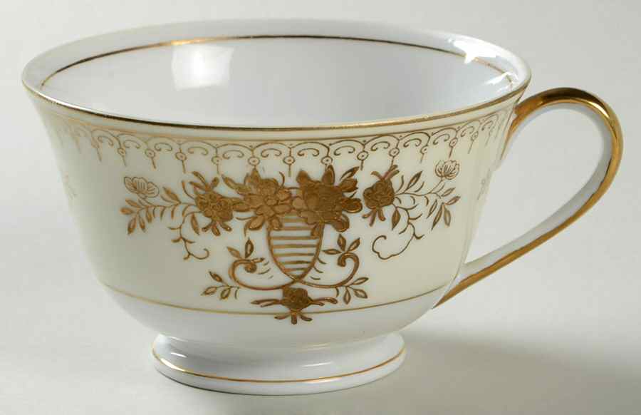 Windsor Footed Cup by Black Towers-1