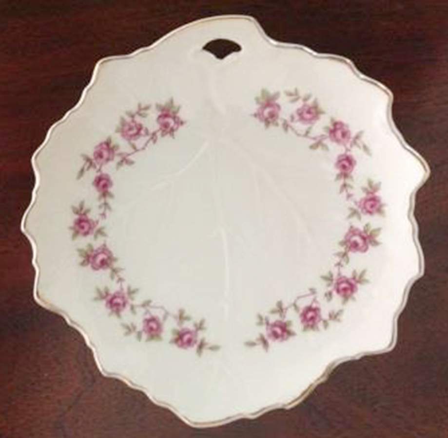 Antoinette Leaf Shaped Dish by Bohemia Ceramic Works-1