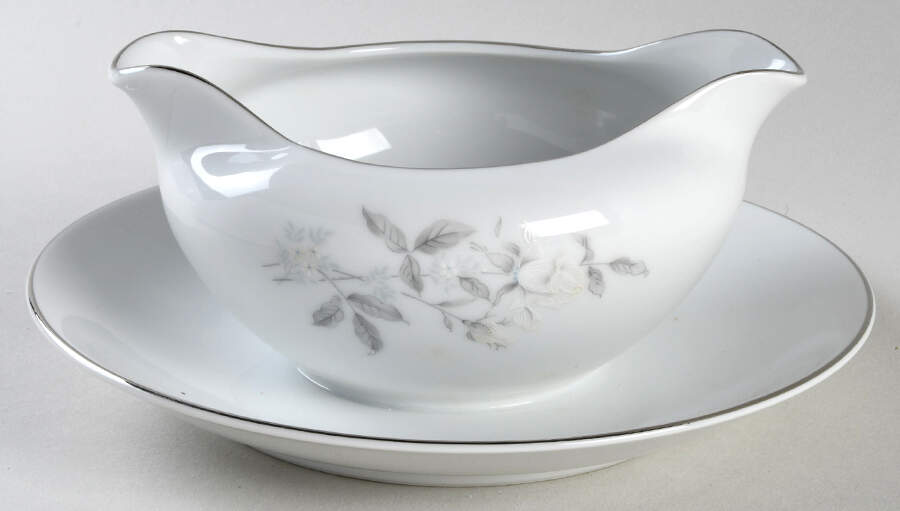 M1013 Gravy Boat with Attached Underplate by Brookwood-1